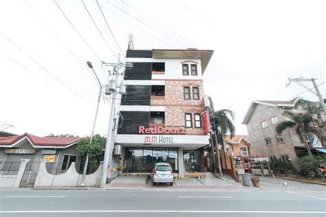 RedDoorz Plus @ MM Hotel Las Pinas.
